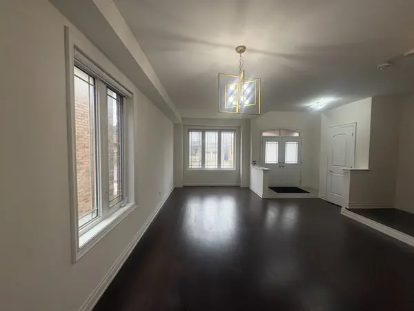 95 Walter English DR, East Gwillimbury, ON L9N 0R8