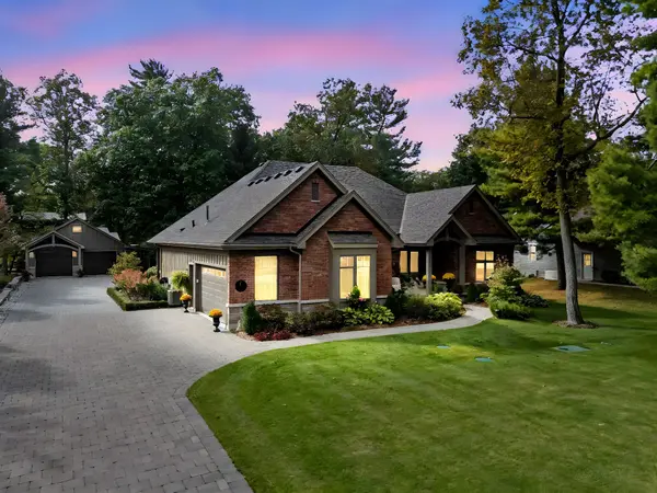 10007 Jenna RD, Lambton Shores, ON N0M 1T0