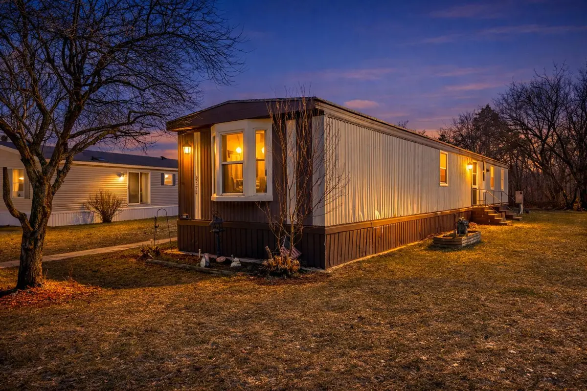 8779 Country View DR NW, Alpine Twp, MI 49345