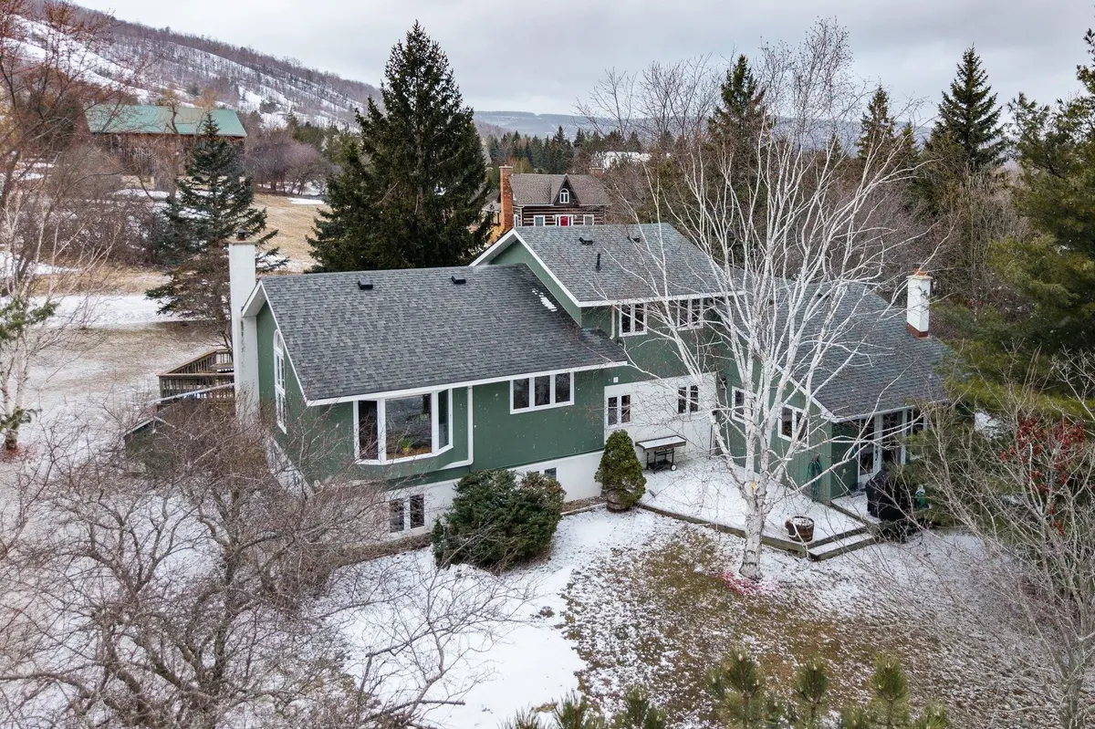 26 Oslerview DR, Clearview, ON L9Y 3Y9