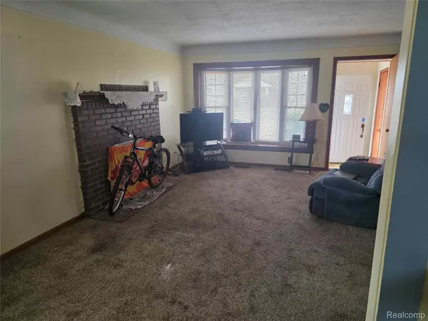 25784 Collingwood ST, Roseville, MI 48066