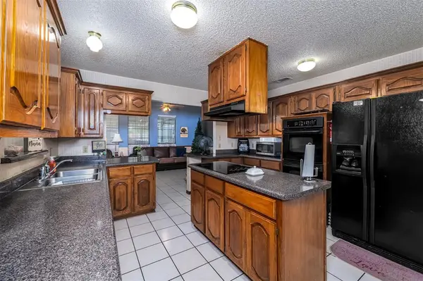 601 Houston School Road, Red Oak, TX 75154