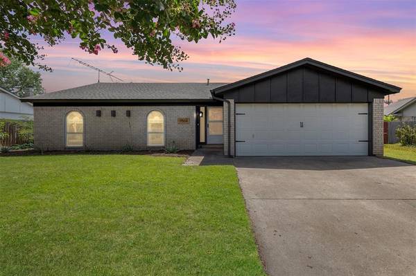 7504 Oak Ridge Drive, North Richland Hills, TX 76182