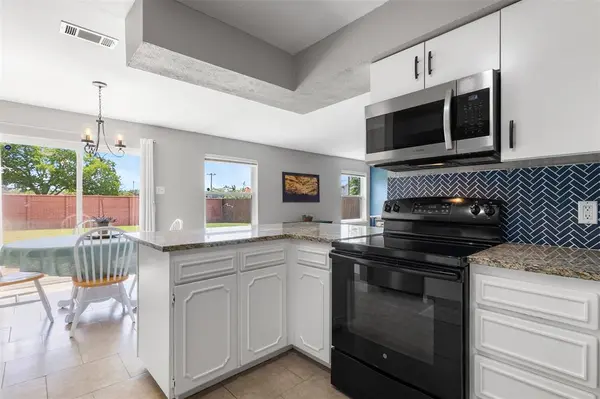 7504 Oak Ridge Drive, North Richland Hills, TX 76182