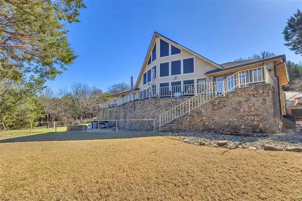 2024 Bluff Creek Drive, Strawn, TX 76475