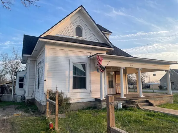 215 W Main Street, Lometa, TX 76853