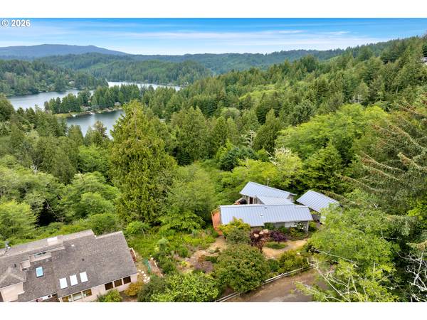 6027 VIEW LOOP, Florence, OR 97439