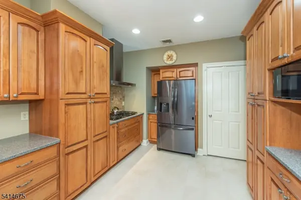 66 Park Ave, Caldwell Boro Twp., NJ 07006