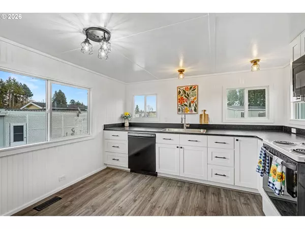 Salem, OR 97317,2200 Lancaster DR SE #14A