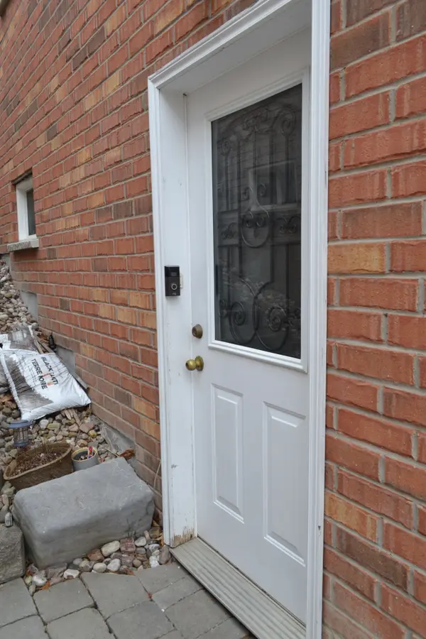 251 Deerglen TER #BSMT, Aurora, ON L4G 6Y6