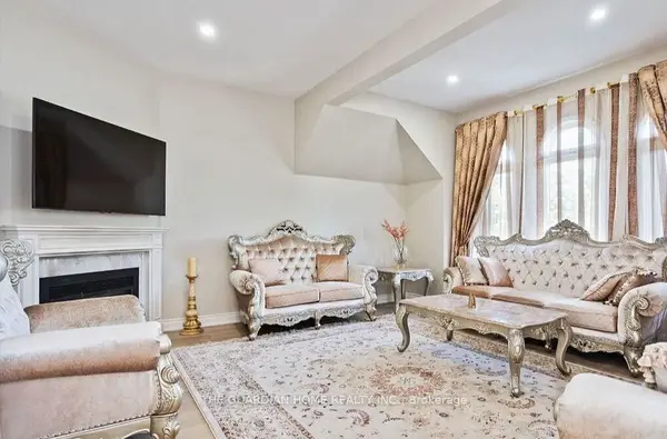 101 Mcclellan WAY, Aurora, ON L4G 6M4