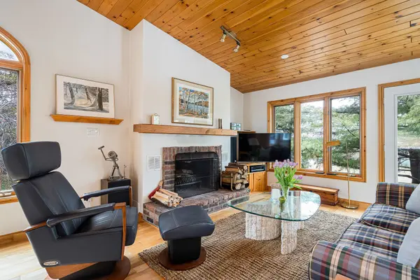 26 Oslerview DR, Clearview, ON L9Y 3Y9