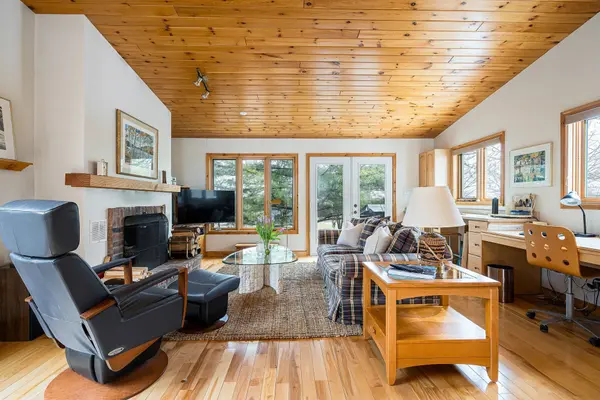 26 Oslerview DR, Clearview, ON L9Y 3Y9