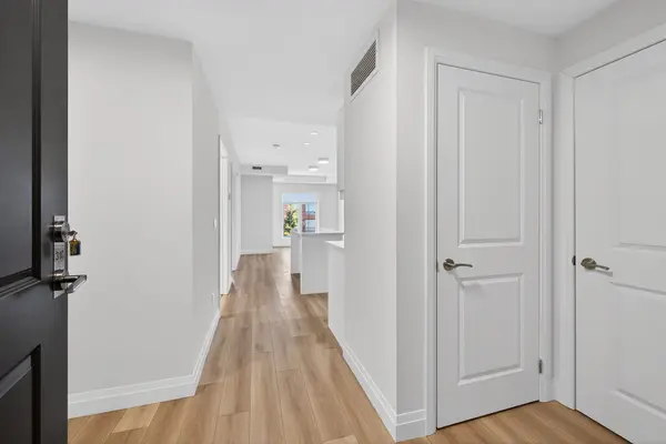 153 Wilson ST W #310, Hamilton, ON L9G 1N4