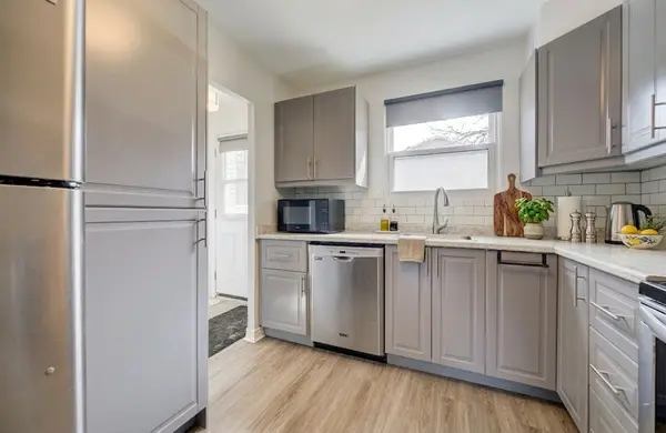 184 Westcourt PL, Waterloo, ON N2L 2R7