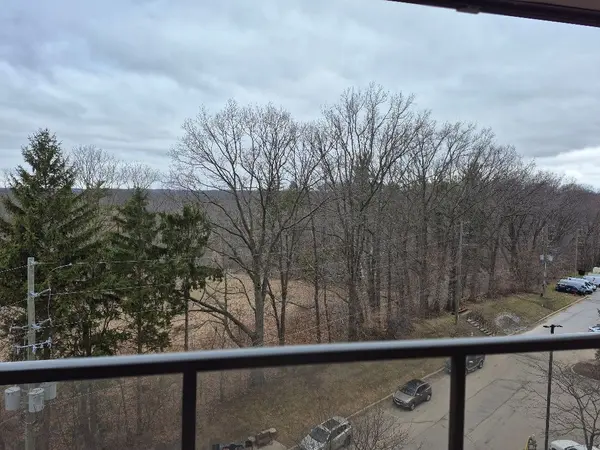 1964 Main ST W #904, Hamilton, ON L8S 1J5