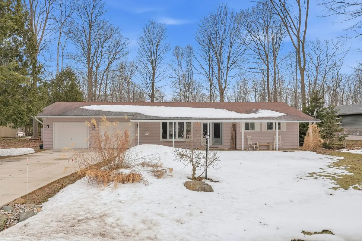 26 Mapleport CRES, South Bruce Peninsula, ON N0H 2G0