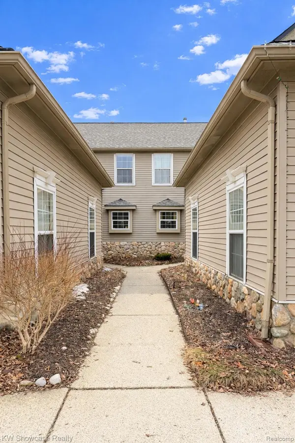 4509 Alexander Pines DR, Independence Charter Township, MI 48346