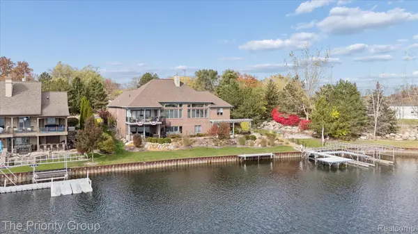 11467 Bay Shore DR, Fenton, MI 48430