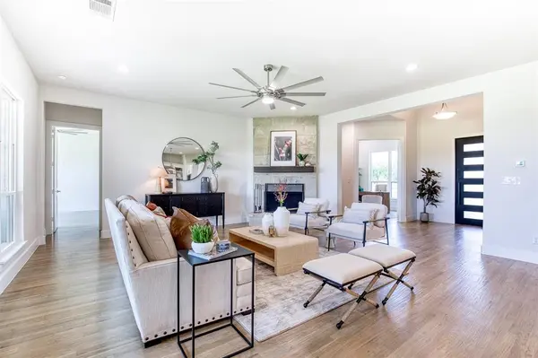 1355 Canyon Lake Road, Wills Point, TX 75169