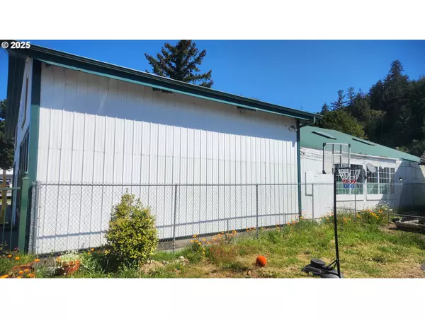 Gardiner, OR 97441,77231 HIGHWAY 101