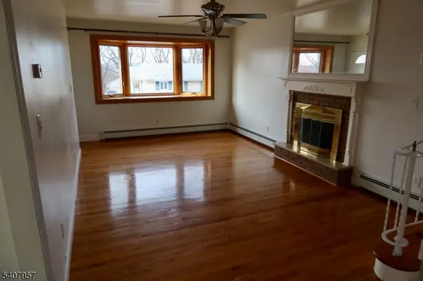 33 Fournier Crescent, Elmwood Park Boro, NJ 07407