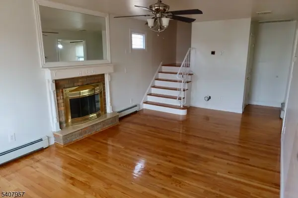 33 Fournier Crescent, Elmwood Park Boro, NJ 07407