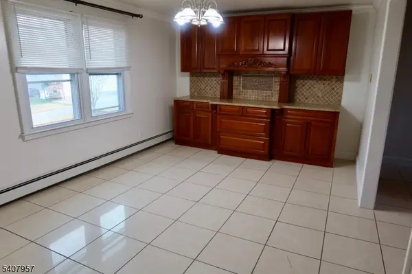 33 Fournier Crescent, Elmwood Park Boro, NJ 07407