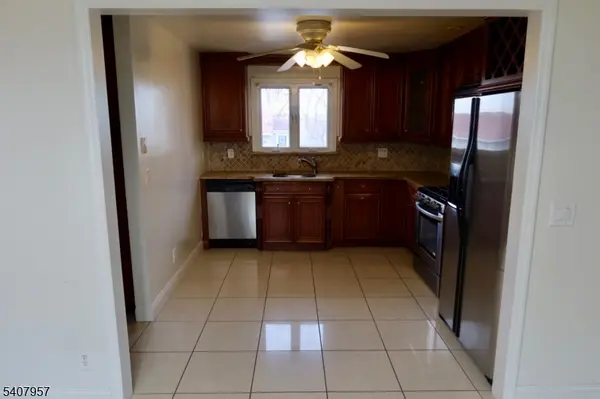 33 Fournier Crescent, Elmwood Park Boro, NJ 07407