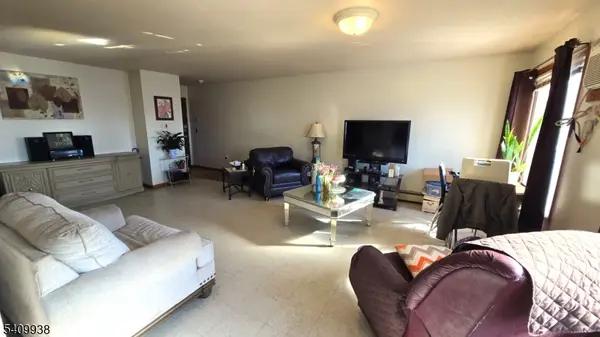 384-390 River St, Paterson City, NJ 07524