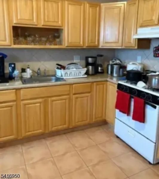 230 Niles St, Elizabeth City, NJ 07202