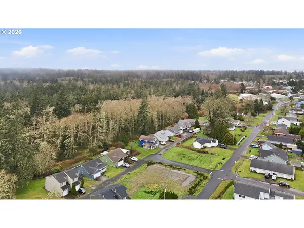 590 7TH AVE, Hammond, OR 97121