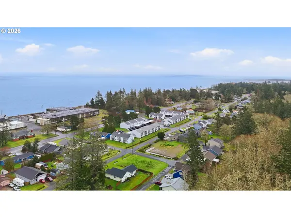 590 7TH AVE, Hammond, OR 97121