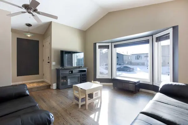 28 Cedardale RD SW, Calgary, AB T2W 5G5