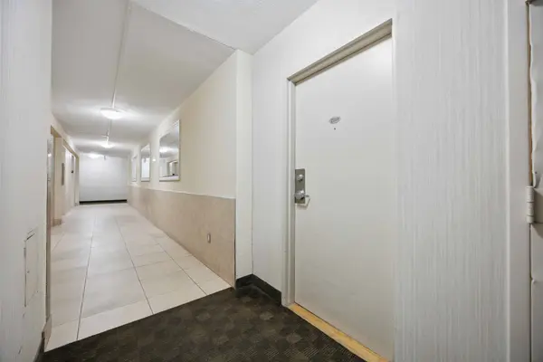 5 Massey SQ #2110, Toronto E03, ON M4C 5L6