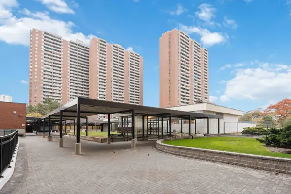 5 Massey SQ #2110, Toronto E03, ON M4C 5L6