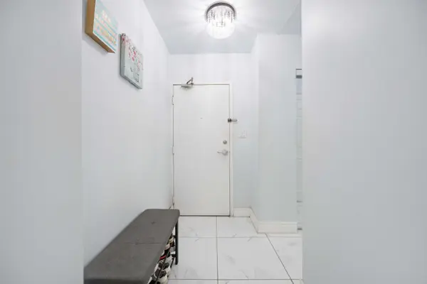 5 Massey SQ #2110, Toronto E03, ON M4C 5L6