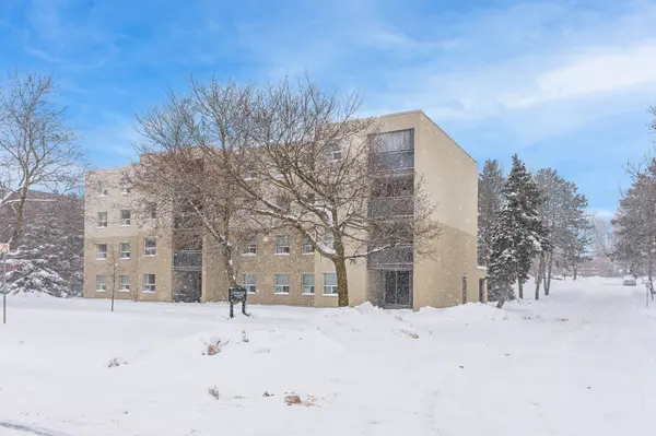 75 Silvercreek Pkwy N #307, Guelph, ON N1H 7R9