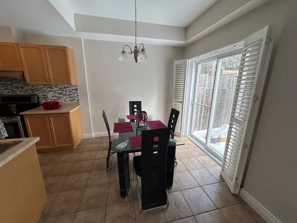 22 Liddycoat LN #9, Hamilton, ON L9G 0A7