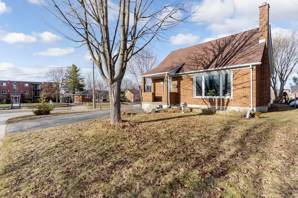 52 Dover ST, Waterloo, ON N2J 1Z1