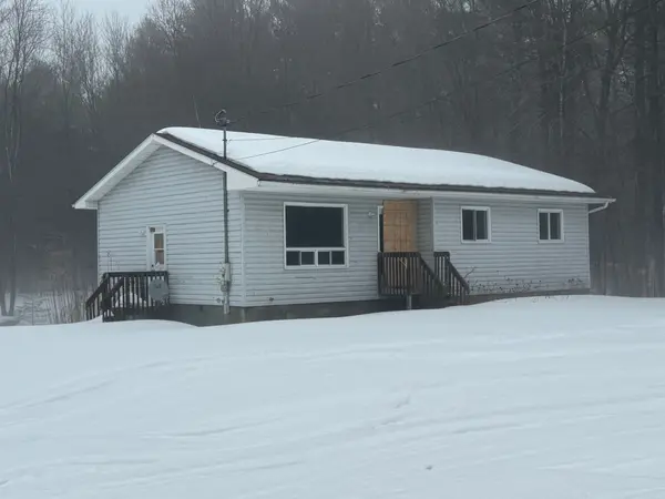 161 Glastonbury RD, Addington Highlands, ON K0H 2G0