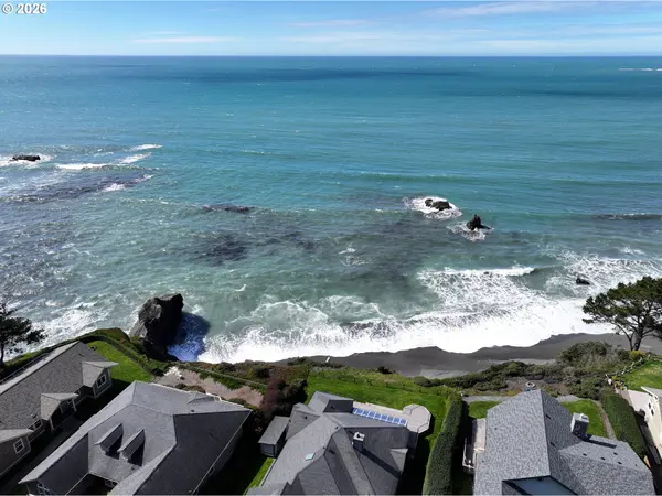 97935 HOLLY LN, Brookings, OR 97415