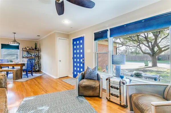 318 Ruth Street, Grapevine, TX 76051