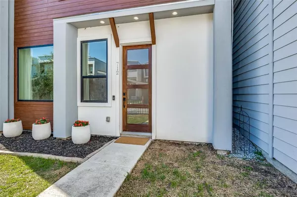 Dallas, TX 75218,712 Rainwater Road #7