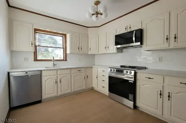 16 Magnolia Ln, Caldwell Boro Twp., NJ 07006