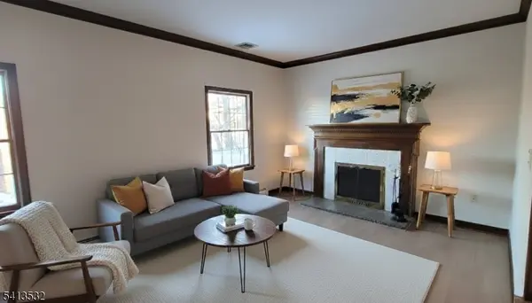 16 Magnolia Ln, Caldwell Boro Twp., NJ 07006