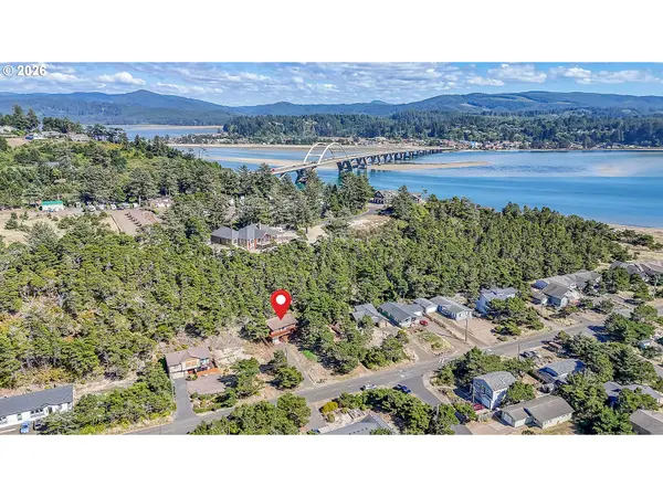1309 NW BAYSHORE DR, Waldport, OR 97394