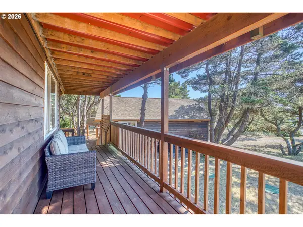 1309 NW BAYSHORE DR, Waldport, OR 97394