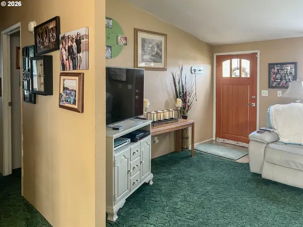 Roseburg, OR 97471,155 BOBWHITE ST