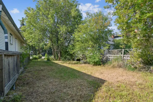 206 12 AVE NW, Calgary, AB T2M 0C5